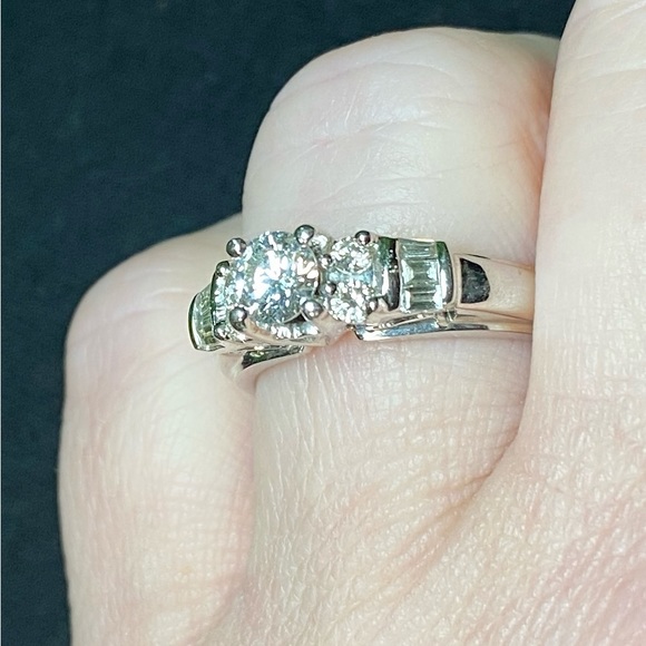 Brand new never used diamond ring - Picture 4 of 5